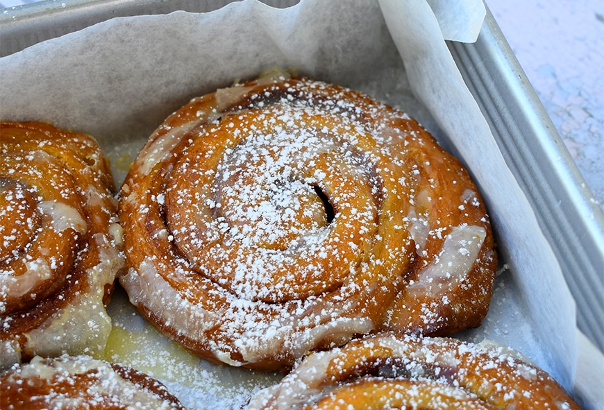 alureceta-cinnamon-rolls